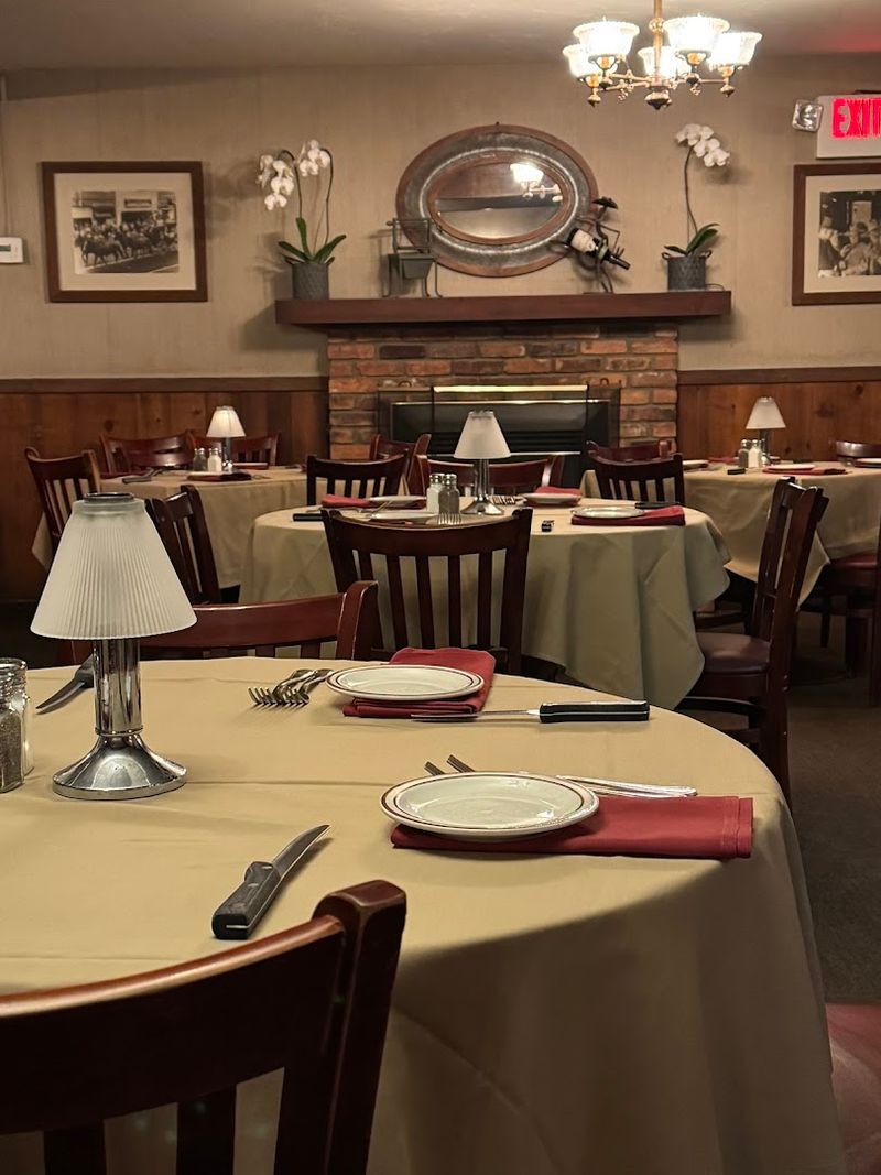 The Rustic Atmosphere That Keeps Guests Coming Back