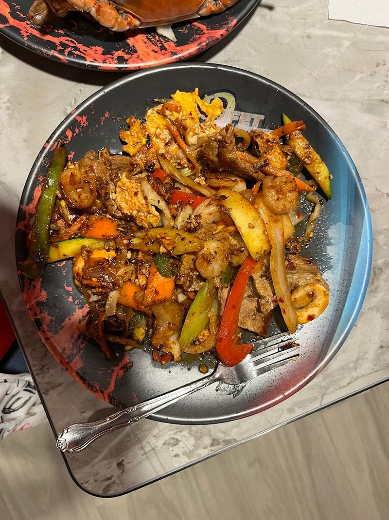 Plates That Are Generous In Every Sense