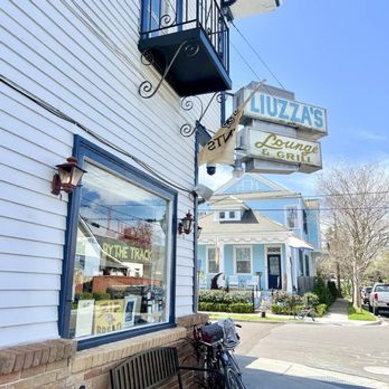 Liuzza's By The Track