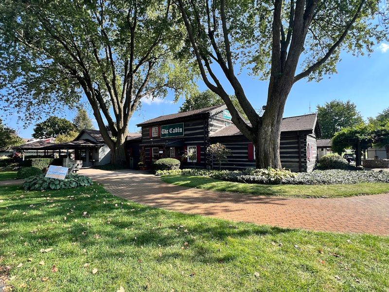 Gift Shops And On-Site Extras That Extend The Visit