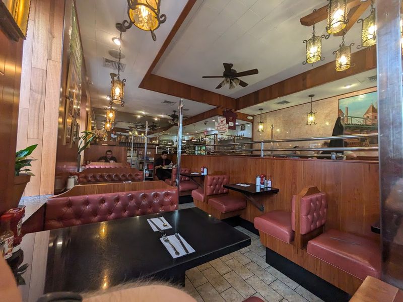 Old-School Diner Atmosphere That Feels Genuinely Lived In