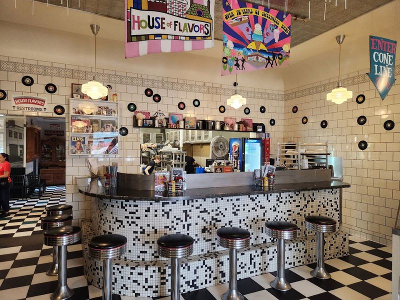 The Retro 1950s Atmosphere That Sets The Tone