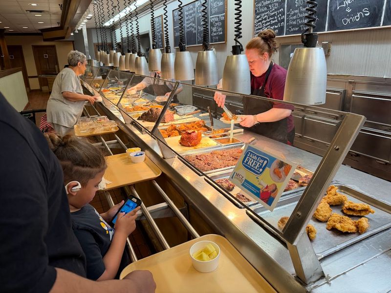 Table Service That Adds A Thoughtful Touch