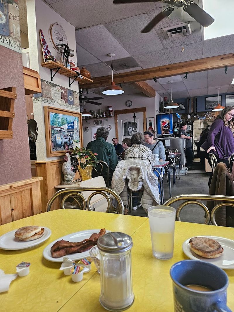 The Cozy Interior That Feels Like Somebody's Kitchen
