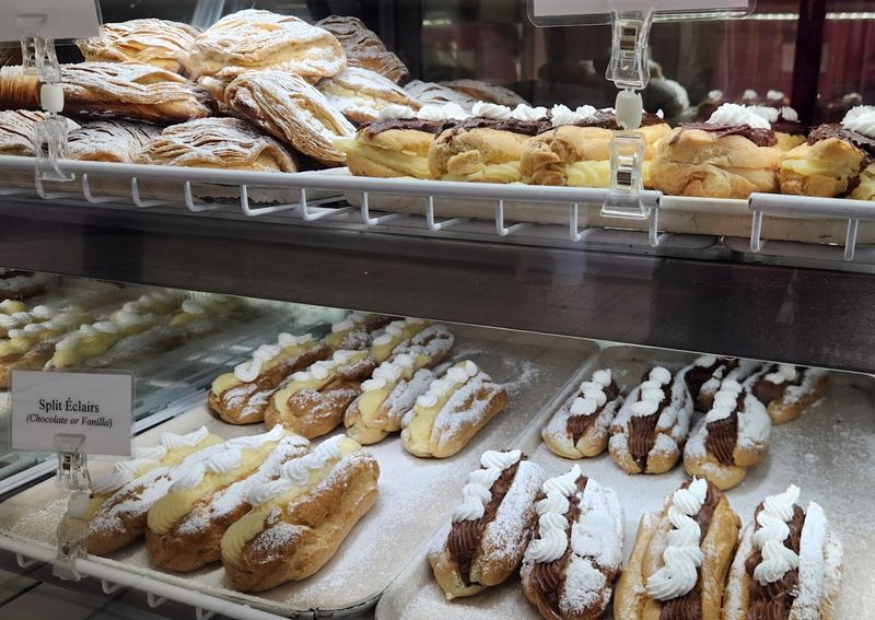 The Cannoli That Keeps People Talking The Next Day