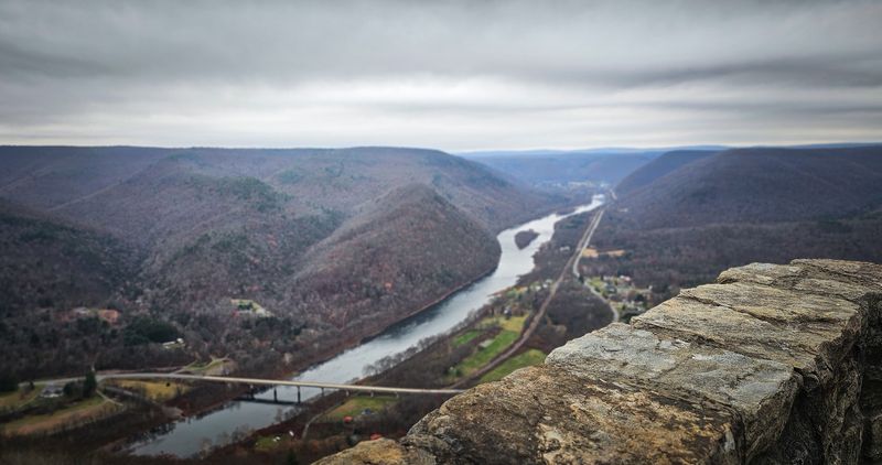 Hang Gliding At Its Most Dramatic