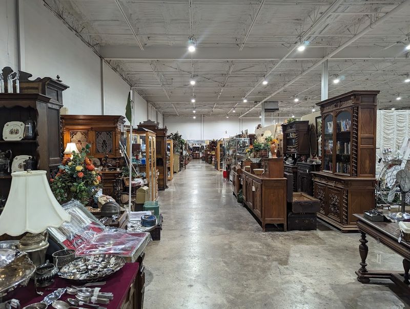 Hundreds Of Vendors, Thousands Of Finds