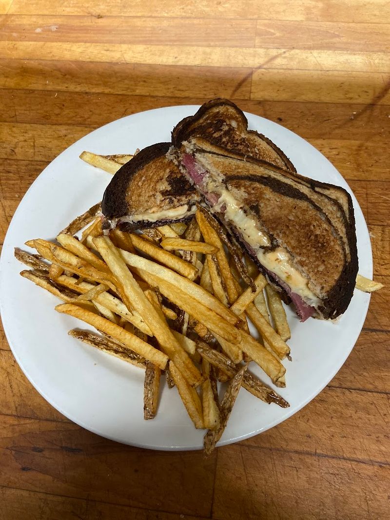 Service That Stays Attentive Even When It Gets Busy