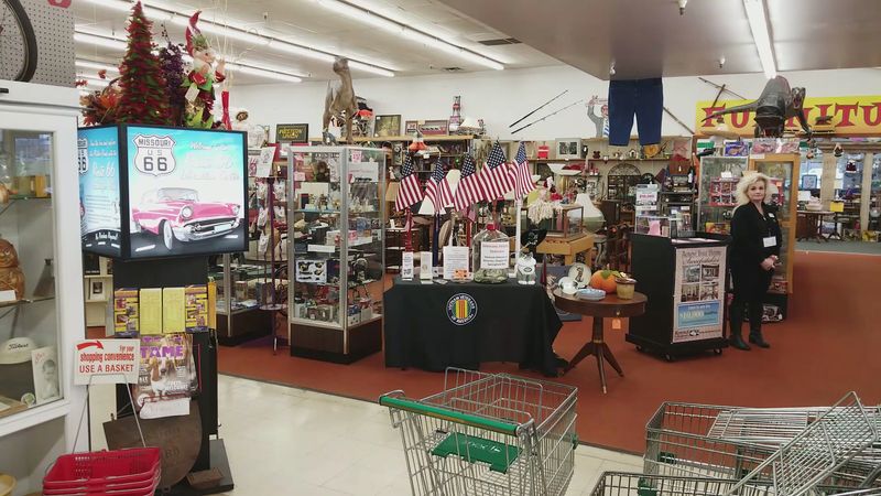 Mike's Unique Collectable And Antique Flea Market