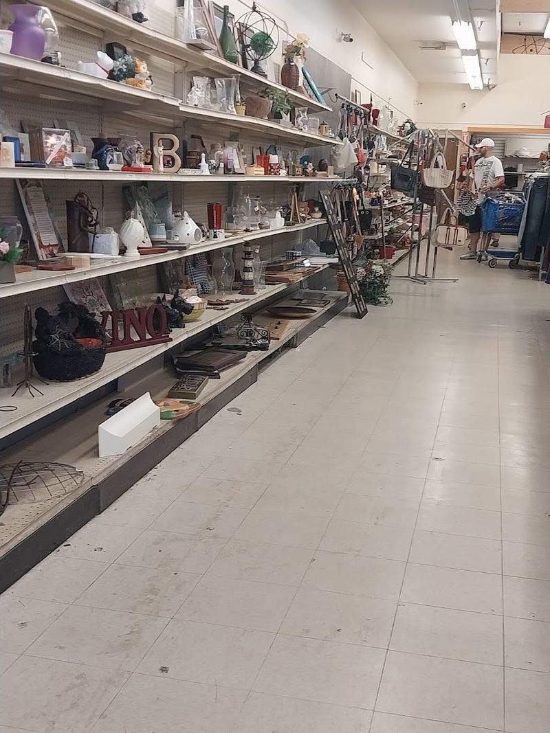 Housewares And Kitchen Treasures