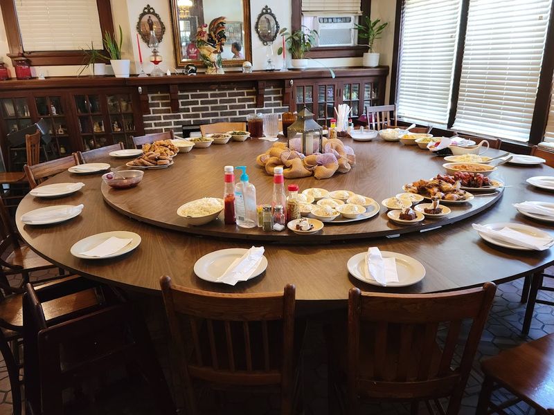 Family-Style Dining That Turns Strangers Into Tablemates