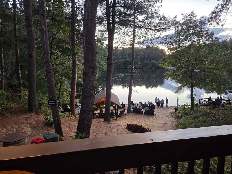 Live Music And Outdoor Atmosphere Along The Lake