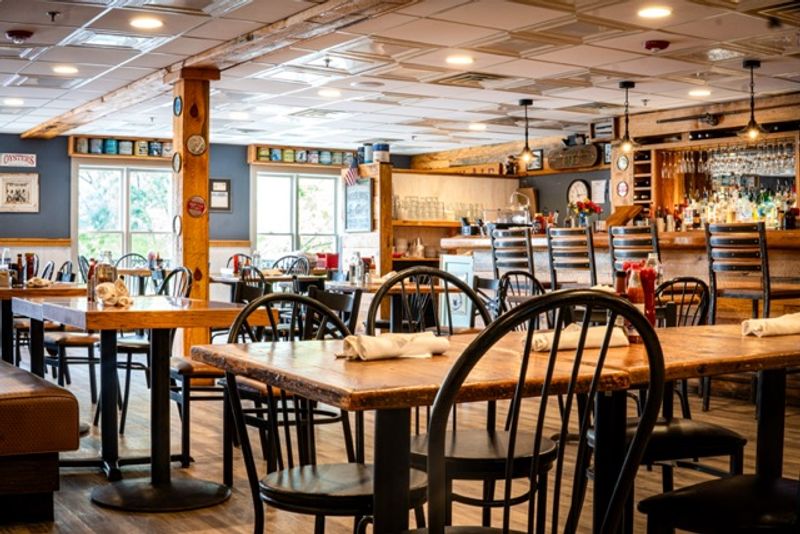 FINS Fish House And Raw Bar