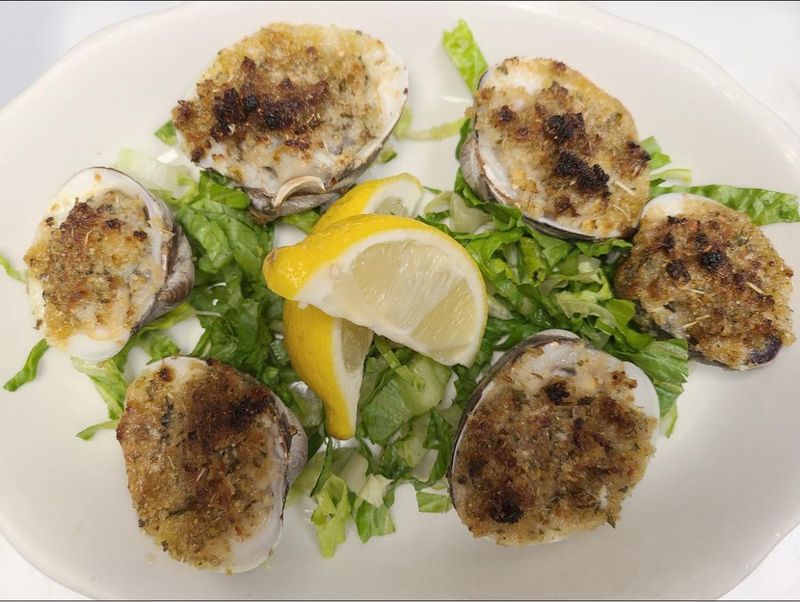 Raw Bar Favorites That Highlight Pure Coastal Taste