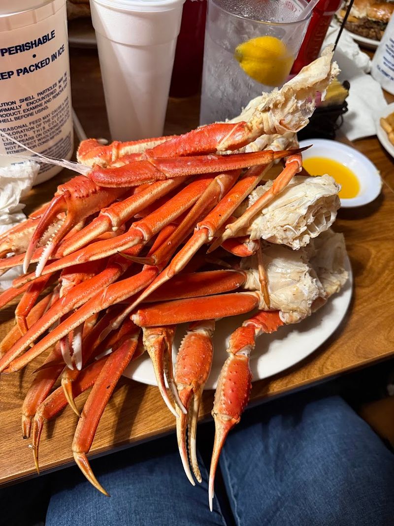 The Weekend Seafood Buffet That Has People Driving For Hours