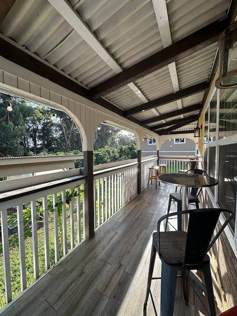 The Lanai Seating That Slows Everything Down