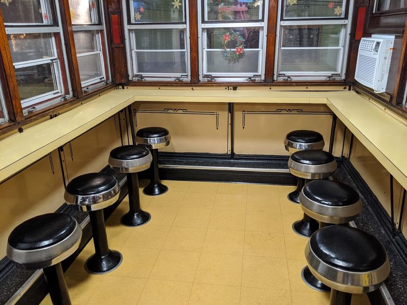 The No-Fuss Atmosphere That Keeps People Coming Back