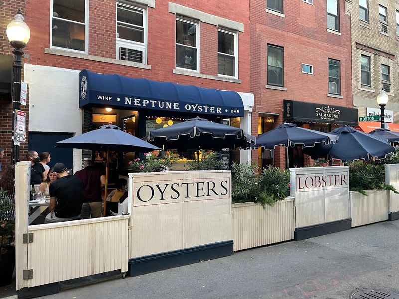Neptune Oyster - Boston (63 Salem St)