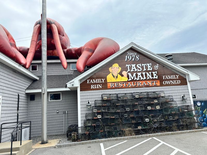 The Rooftop Lobster That Stops Traffic