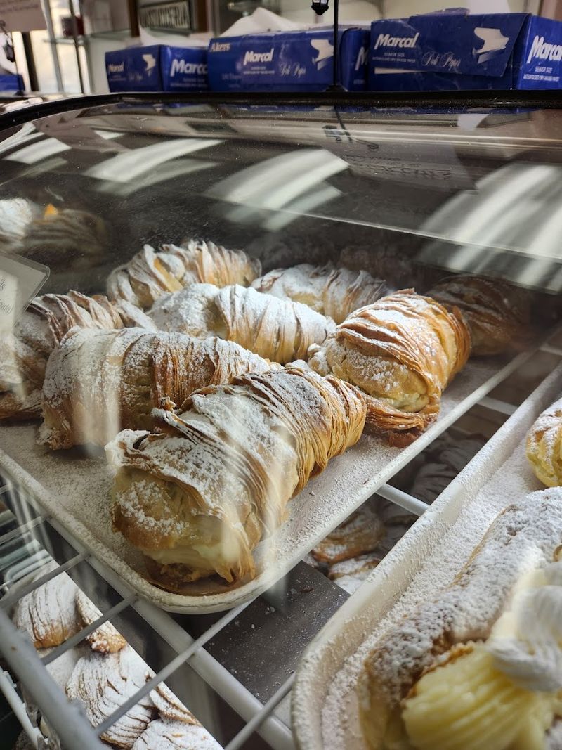 Sfogliatelle Worth Traveling Across The State For