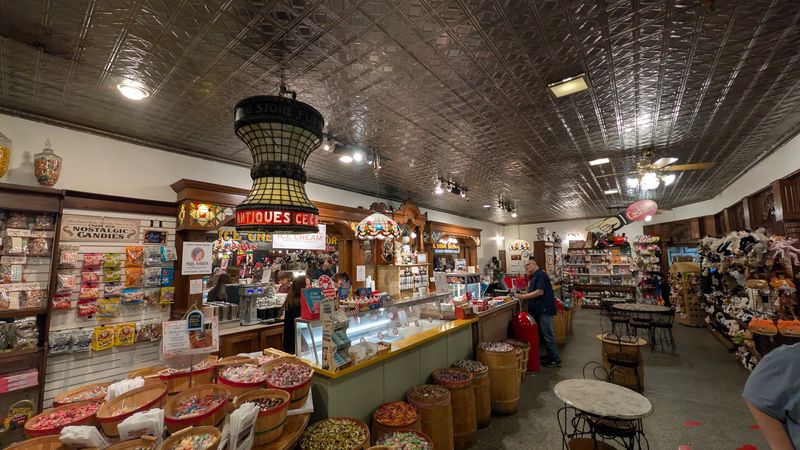 The Nostalgic Atmosphere That Makes Eating Here Feel Different