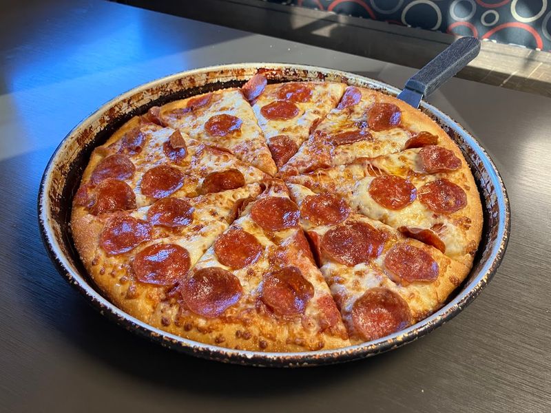 The Pan Pizza Here Tastes Like The Original Recipe