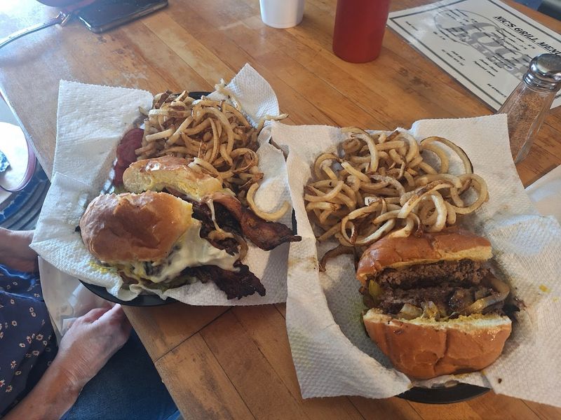 What Makes The Cheeseburger So Special