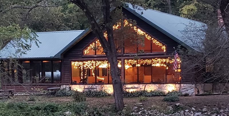 The Cabin-Like Setting That Pulls You In