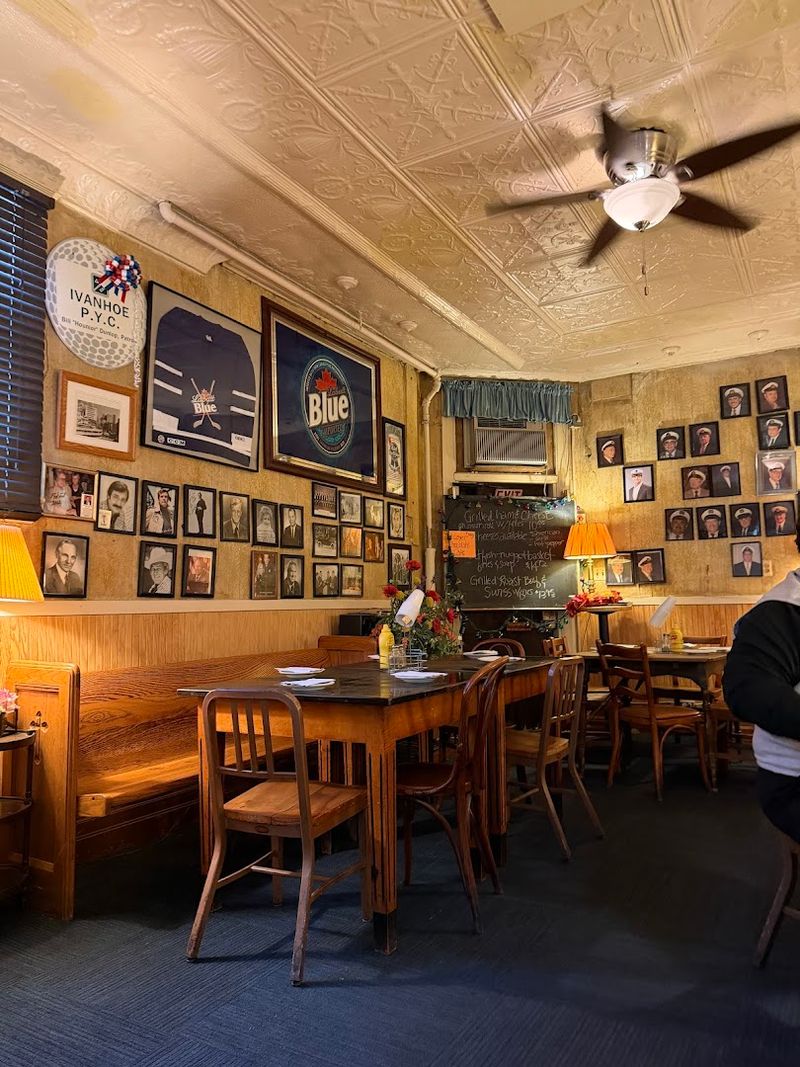 Ivanhoe Cafe (Polish Yacht Club)