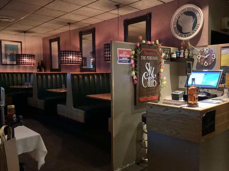 The Dining Room Atmosphere And Layout