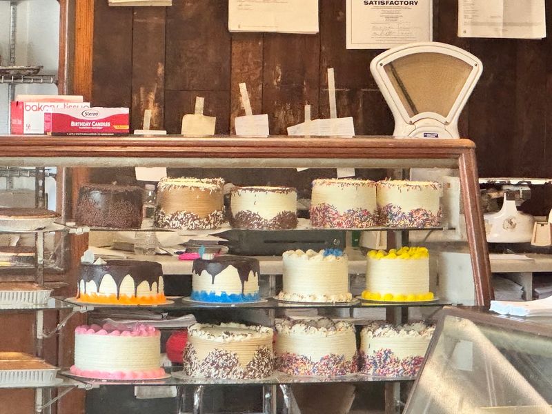 Why Small Bakeries Deserve More Attention Than Chain Stores