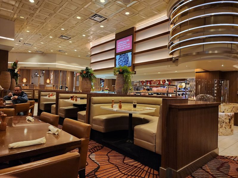 The Dining Room Atmosphere And Layout