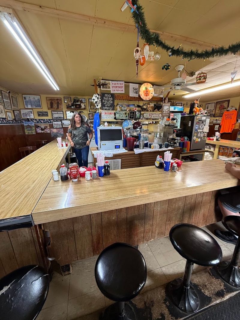 A Wrap-Around Counter That Feels Like Home