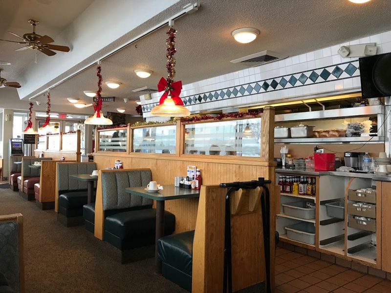 The Classic Diner Atmosphere That Keeps People Coming Back