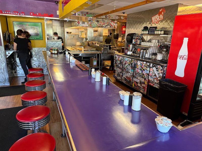 Counter Seating And The Diner Rhythm