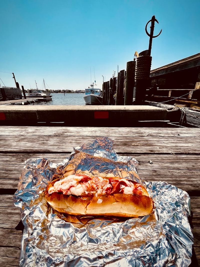 The Dockside Setting That Makes Everything Taste Better