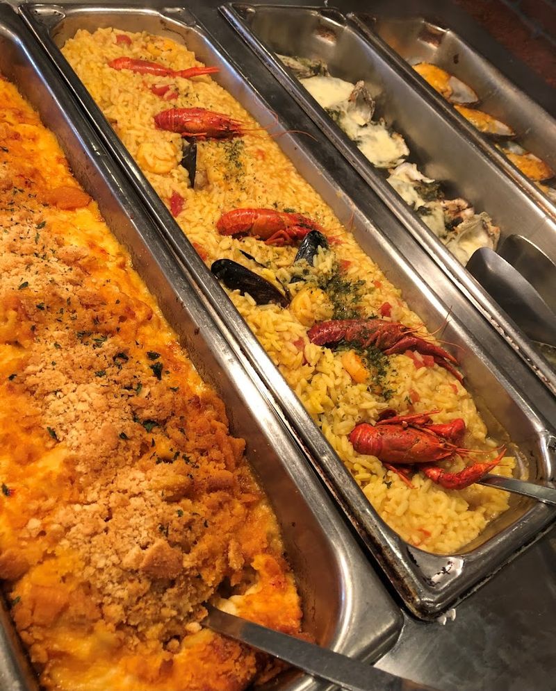 A Buffet Spread That Goes Beyond Seafood