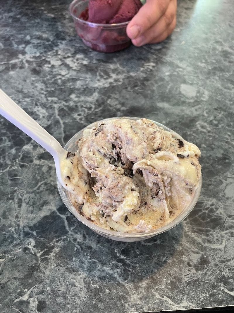 The Butter Pecan Scoop That Keeps Regulars Loyal