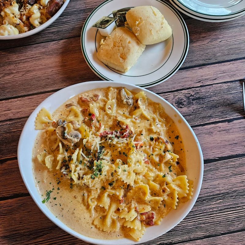 Fresh-Baked Rolls Worth Arriving Early For