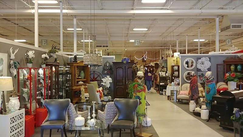 More Than 300 Dealers Under One Roof