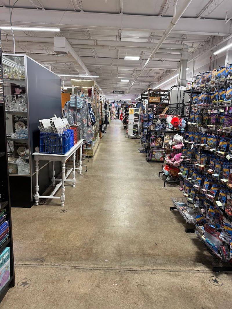 Vintage And Retro Finds That Span Multiple Decades