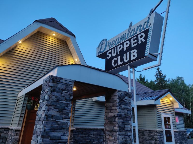 What Makes Dreamland A True Wisconsin Supper Club