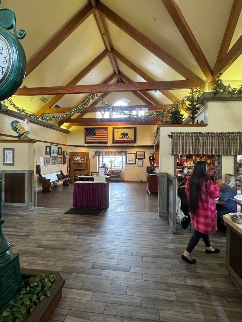 Country-Style Atmosphere That Sets The Mood Before The First Bite