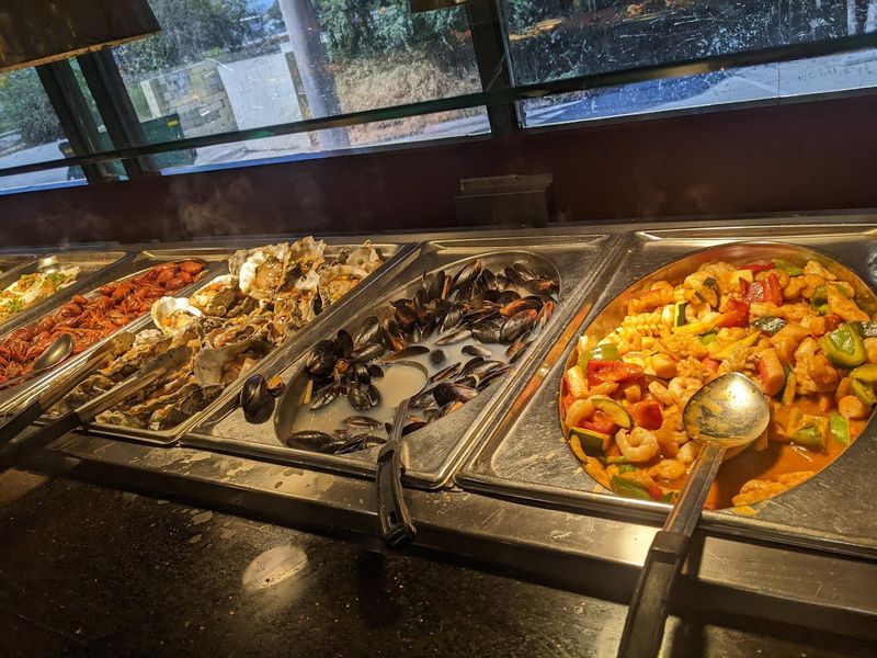 A Buffet Spread That Truly Delivers On Seafood