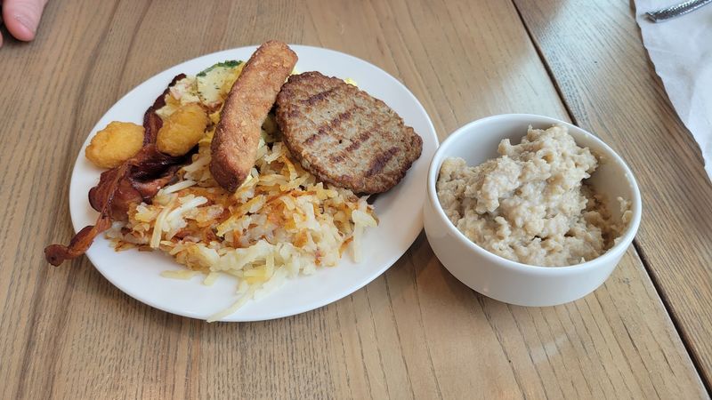 Why This Buffet Pulls In Nearby Locals