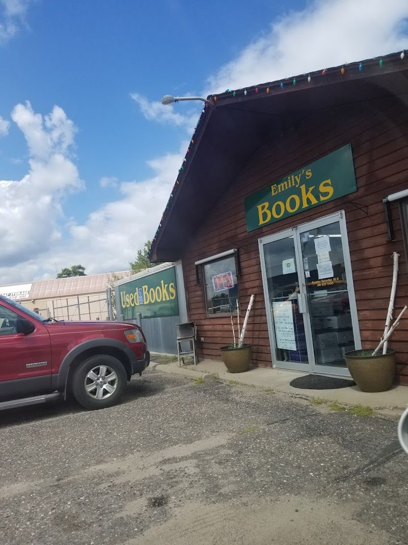 A Bookstore That Defies Its Own Exterior