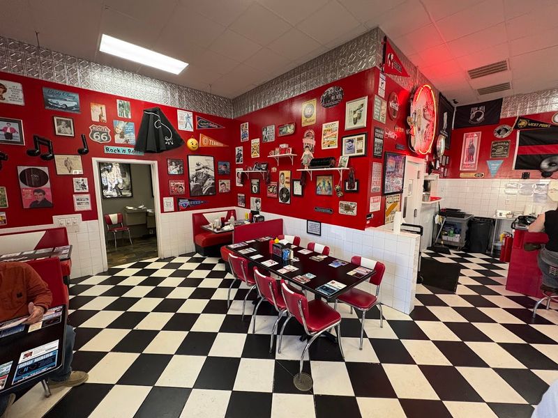 A 1950s Atmosphere That Feels Lived-In