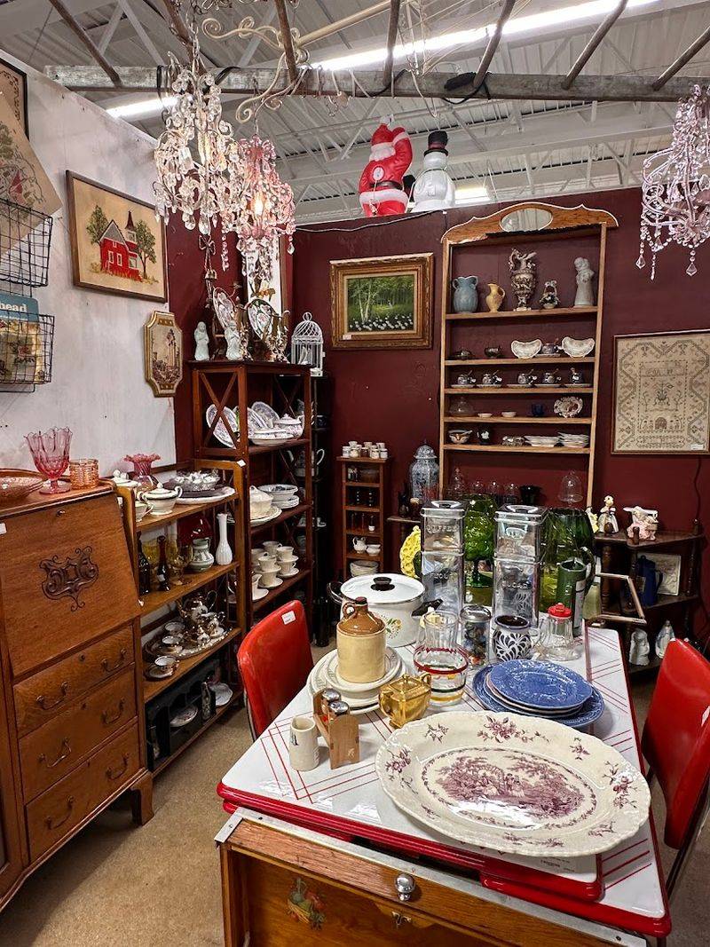 The On-Site Eatery That Keeps Shoppers Going