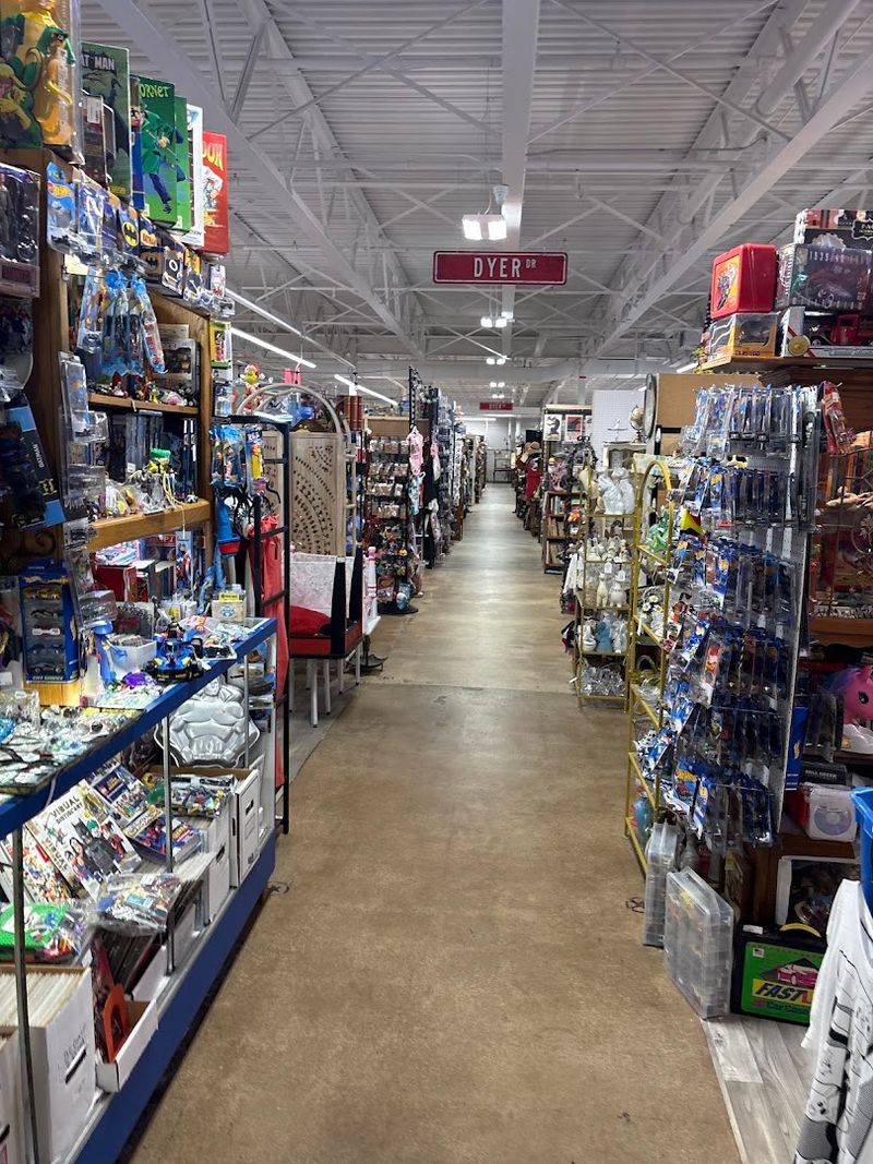 The Street-Style Aisle System That Keeps Things Organized