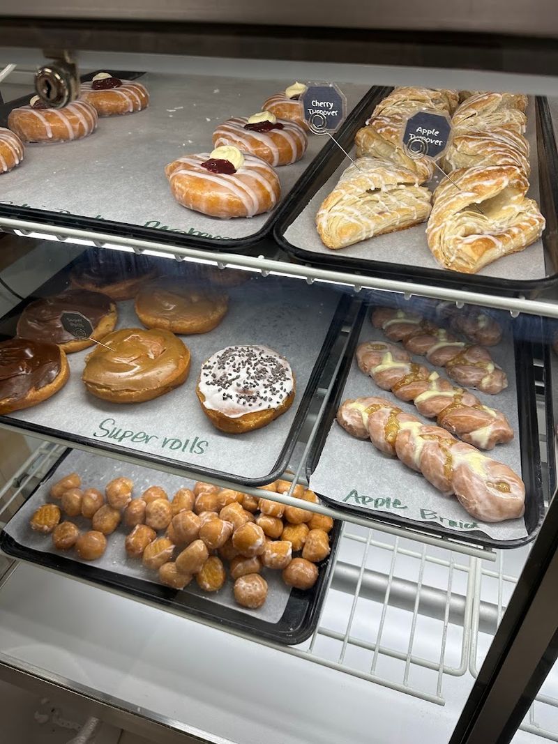 Practical Tips For Planning Your Visit To This Iowa Bakery